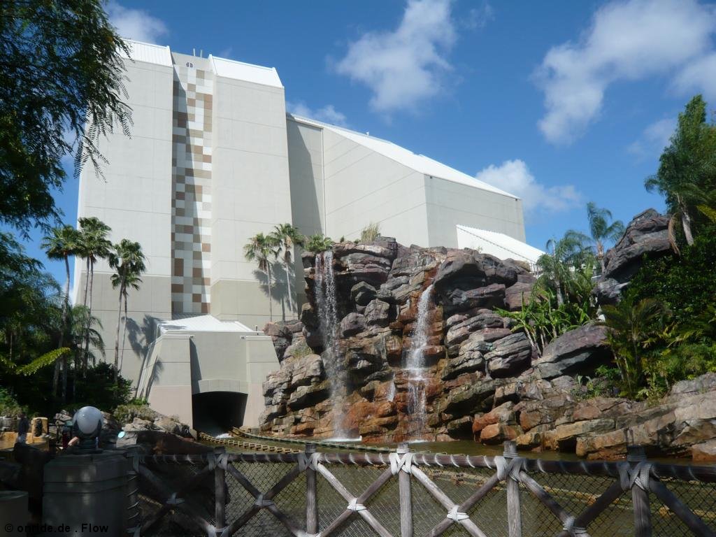 upic270029